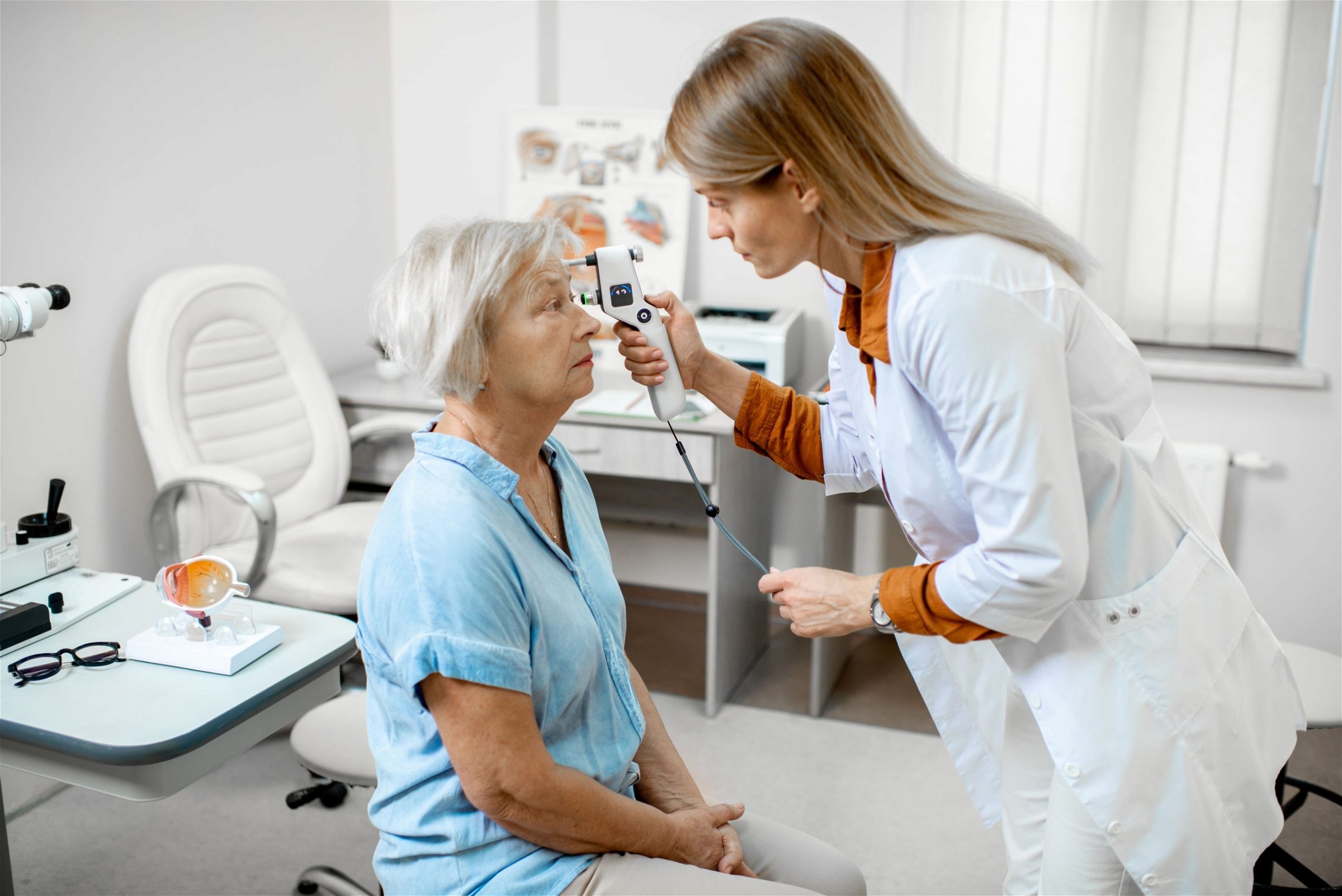 ophthalmologist-measuring-eye-pressure-to-a-senior
